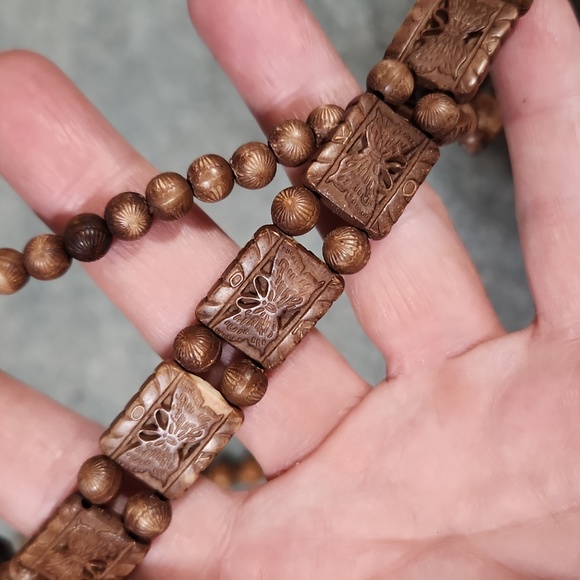 Vintage carved wooden butterfly necklace and wood bead bracelet - Picture 4 of 4